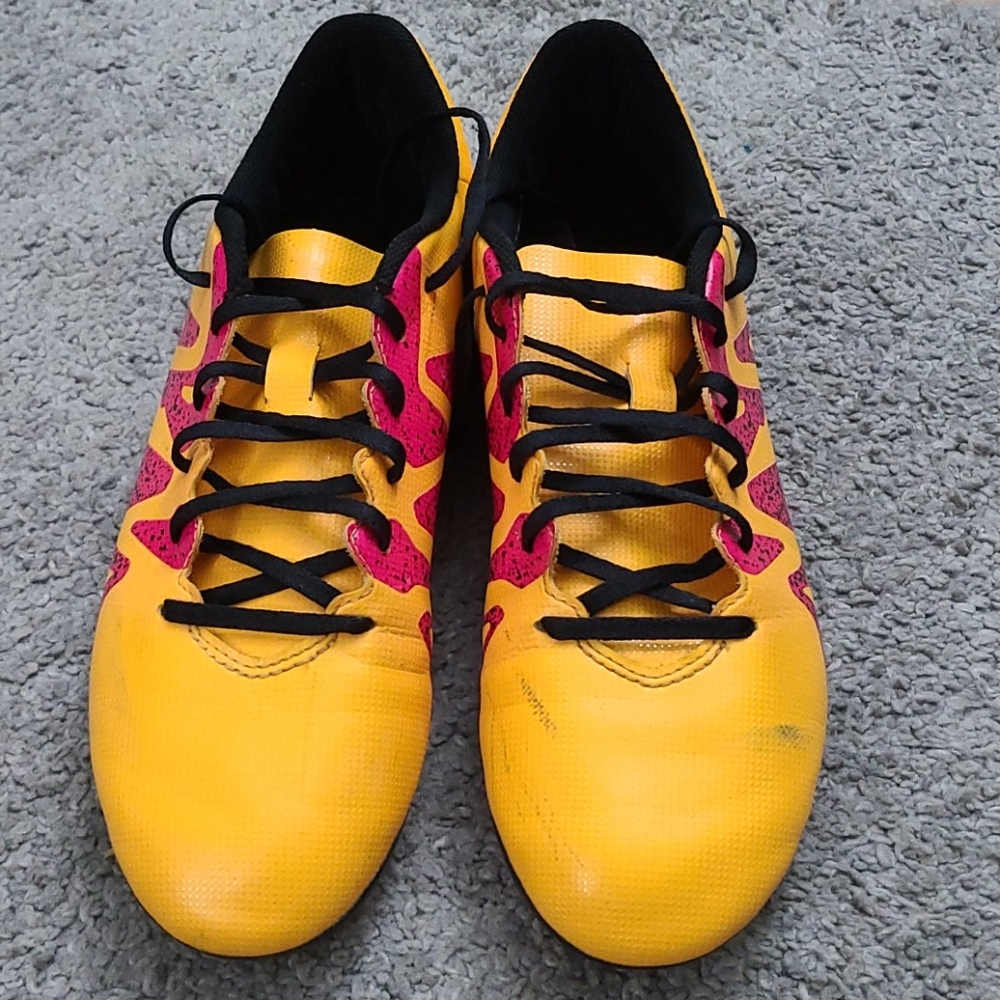 ADIDAS SOCCER SHOE